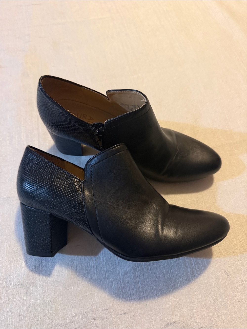 Naturalizer ‘Misha’ Women's Black Leather Heeled Ankle Boots Size 8